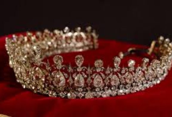 WHY TIARAS ARE BETTER THAN HATS